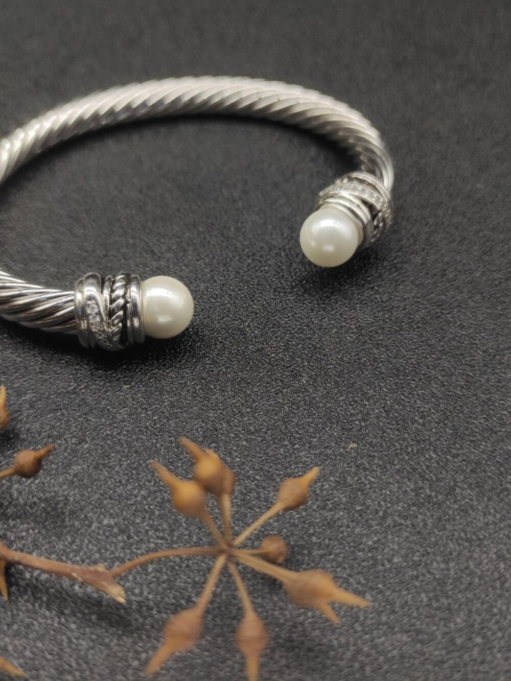 David Yurman 7mm rotating pearl bracelet - Picture 5 of 7